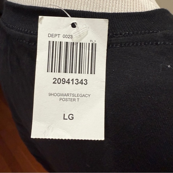 NWT Harry Potter Hogwarts Legacy Black T-Shirt Size Large - Picture 5 of 6